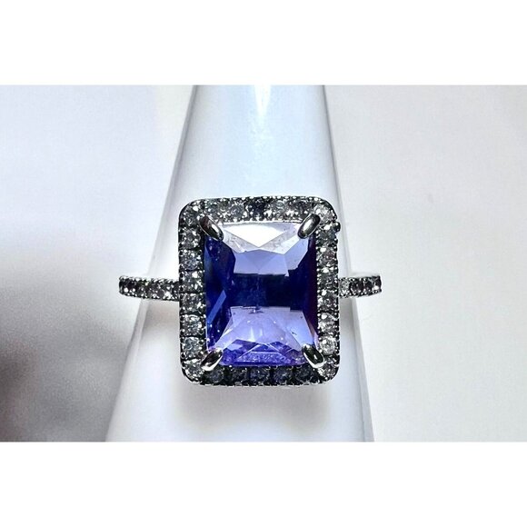 Ring Bomb Party RIng, size 6, NWOT, purple main stone, silver color band - Picture 3 of 7